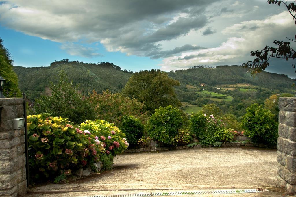 Trisqueles Y Buganvillas Villaviciosa  Esterno foto