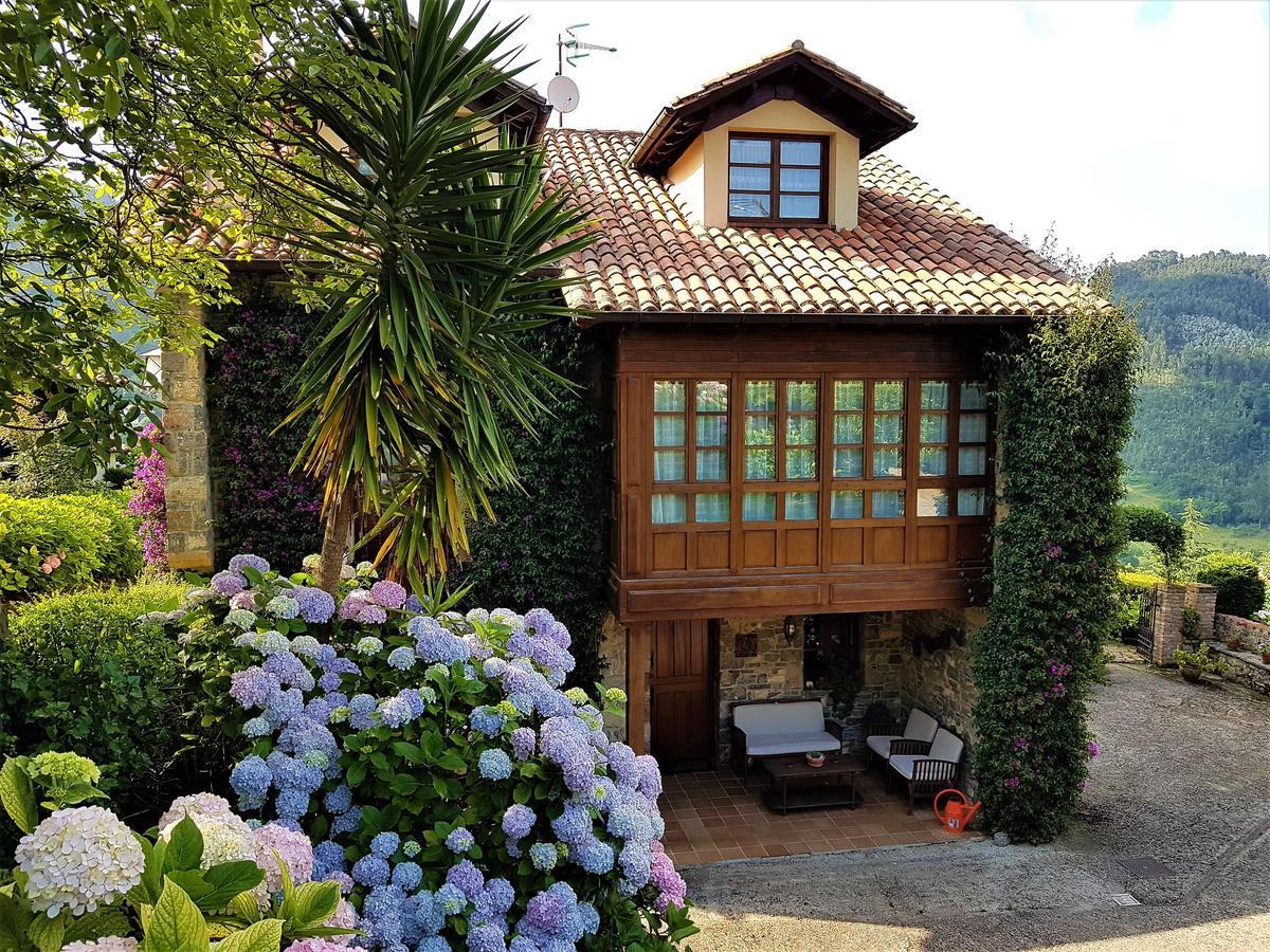 Trisqueles Y Buganvillas Villaviciosa  Esterno foto